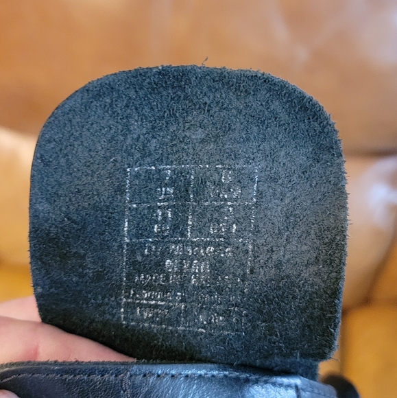 Mens size 9 womens 10 Dr. Martens strap boots - Picture 5 of 9